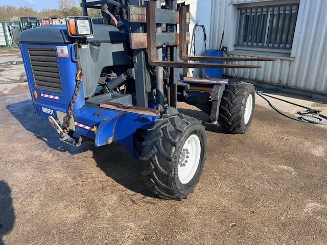 MOFFET M8-25.4 3X3X3 M8-25.4 MULTIDIRECTIONNEL - Мобильный вилочный погрузчик: фото 3 MOFFET M8-25.4 3X3X3 M8-25.4 MULTIDIRECTIONNEL - Мобильный вилочный погрузчик: фото 3