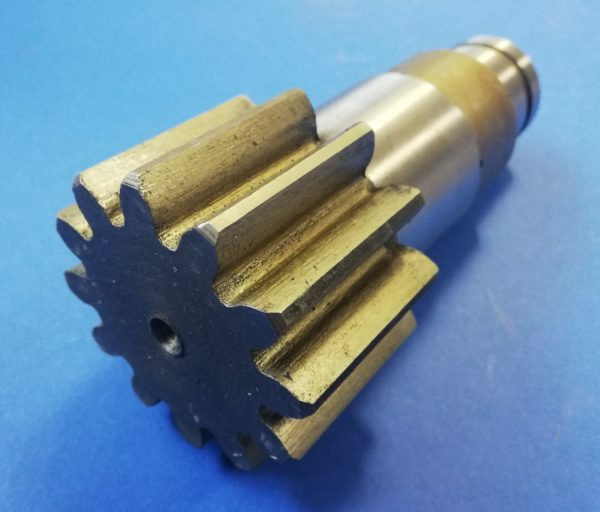 010420A Takeuchi TB014 Schwenkmotorwelle - Поворотный редуктор для Строительной техники: фото 1 010420A Takeuchi TB014 Schwenkmotorwelle - Поворотный редуктор для Строительной техники: фото 1