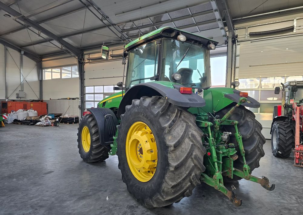John Deere 8230 - Трактор: фото 4 John Deere 8230 - Трактор: фото 4