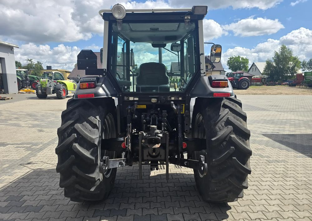 Трактор Valtra 800: фото 6
