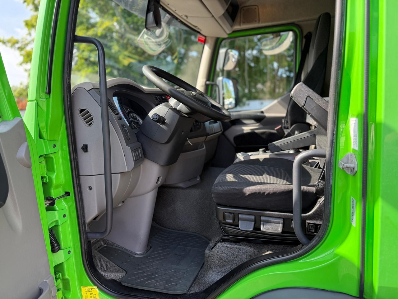 Тентованный грузовик DAF LF 290: фото 10