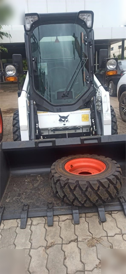 BOBCAT S450 - Мини-погрузчик с бортовым поворотом: фото 3 BOBCAT S450 - Мини-погрузчик с бортовым поворотом: фото 3