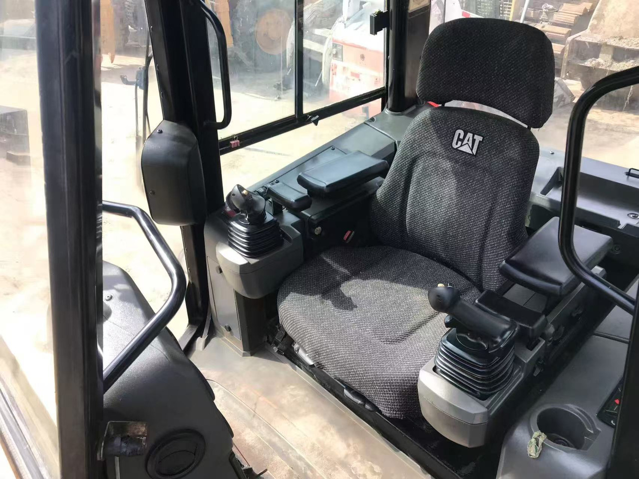 CAT D5K - Бульдозер: фото 5 CAT D5K - Бульдозер: фото 5