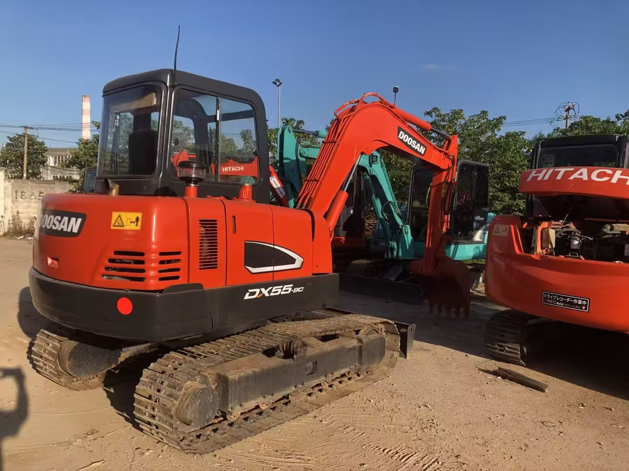 Doosan DX55 - Гусеничный экскаватор: фото 1 Doosan DX55 - Гусеничный экскаватор: фото 1