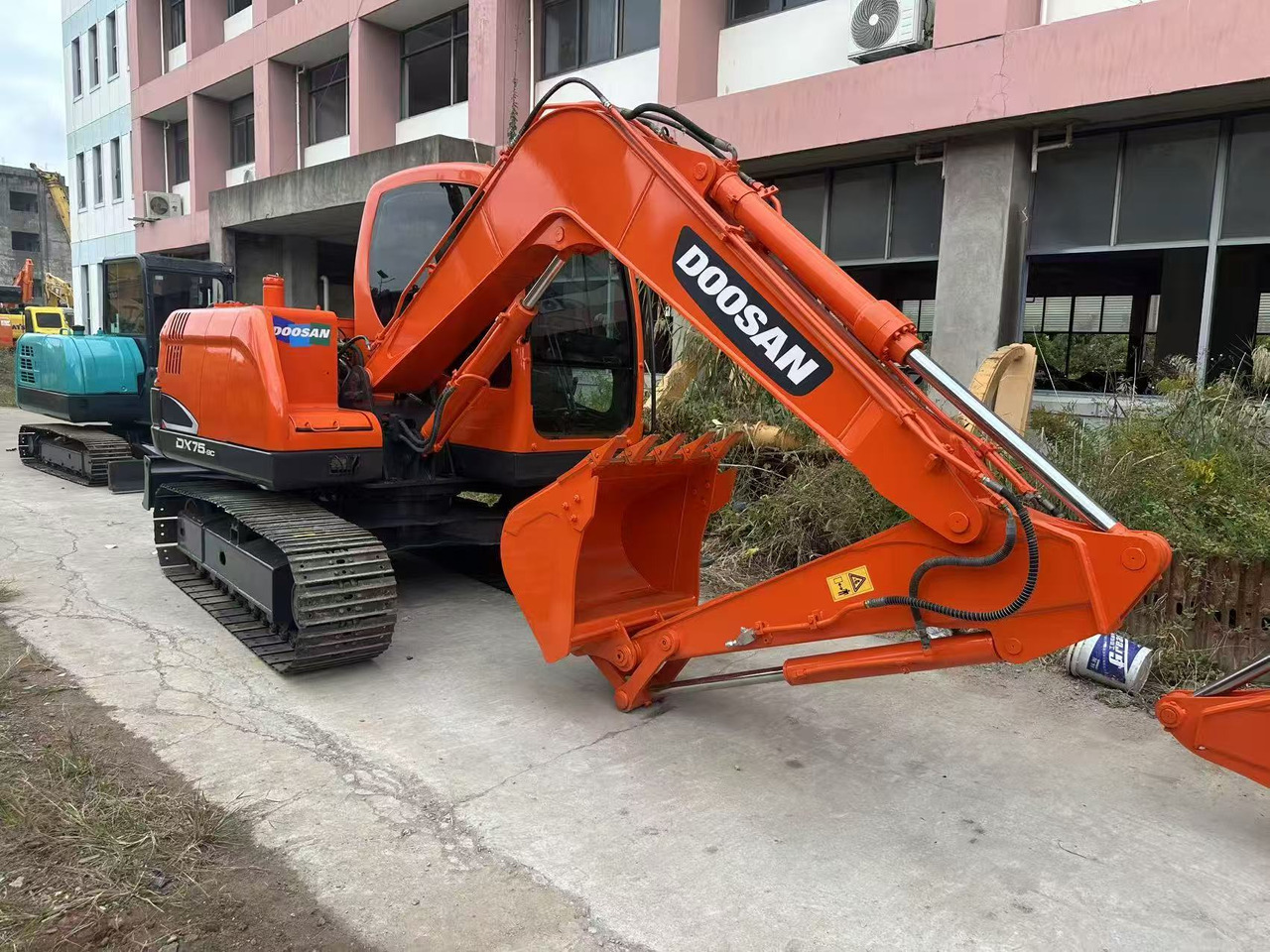 Doosan DX75 - Гусеничный экскаватор: фото 3 Doosan DX75 - Гусеничный экскаватор: фото 3