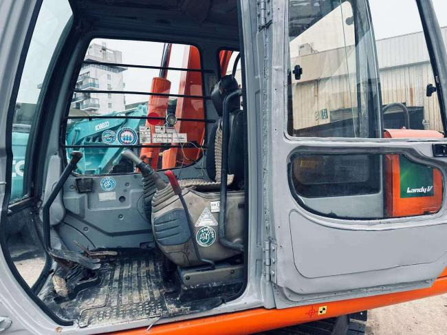 Hitachi EX60 - Гусеничный экскаватор: фото 3 Hitachi EX60 - Гусеничный экскаватор: фото 3