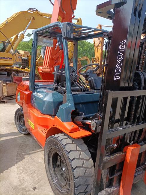 Toyota - Дизельный погрузчик: фото 3 Toyota - Дизельный погрузчик: фото 3