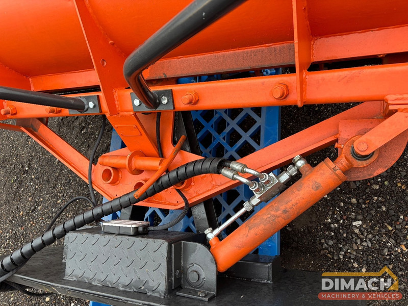 Pronar Snowblade 205 cm Sneeuwschuiver hydraulische draaibaar, met Bobcat opname 205 cm breed - Навесное оборудование: фото 3 Pronar Snowblade 205 cm Sneeuwschuiver hydraulische draaibaar, met Bobcat opname 205 cm breed - Навесное оборудование: фото 3