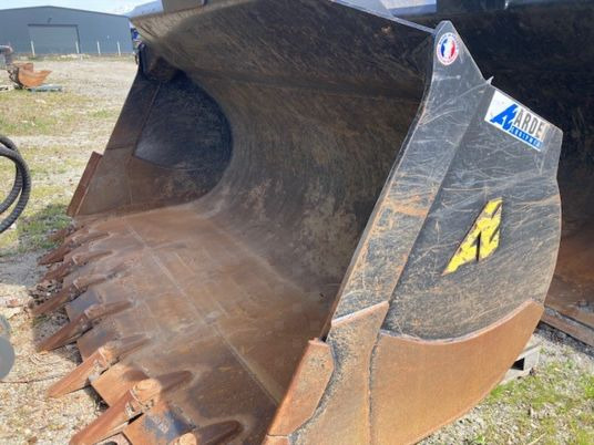 GODET ARDEN SEMI DELTA POUR CHARGEUSE CASE 921 - Ковш: фото 2 GODET ARDEN SEMI DELTA POUR CHARGEUSE CASE 921 - Ковш: фото 2