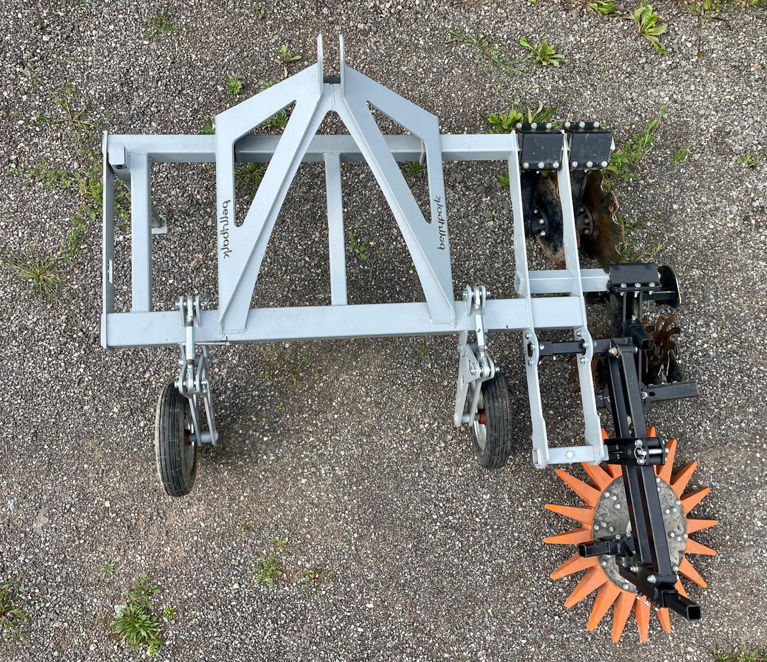 Berrypark Obstgartengerät – Seitenhäcksler / Orchard Weeder / Sarcleuse arboricole / Pielnik sadowniczy - Культиватор: фото 4 Berrypark Obstgartengerät – Seitenhäcksler / Orchard Weeder / Sarcleuse arboricole / Pielnik sadowniczy - Культиватор: фото 4