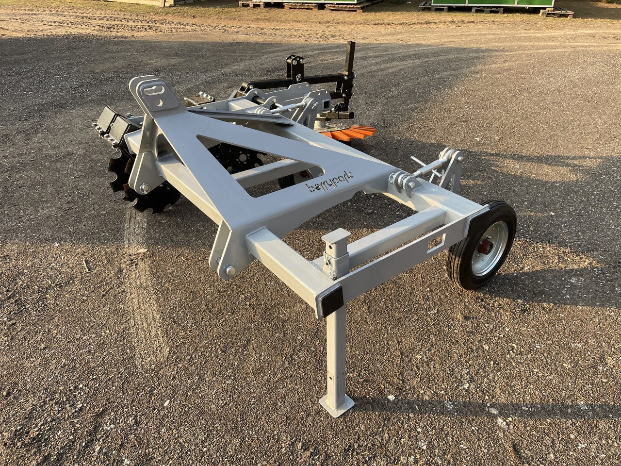 Berrypark Obstgartengerät – Seitenhäcksler / Orchard Weeder / Sarcleuse arboricole / Pielnik sadowniczy - Культиватор: фото 1 Berrypark Obstgartengerät – Seitenhäcksler / Orchard Weeder / Sarcleuse arboricole / Pielnik sadowniczy - Культиватор: фото 1