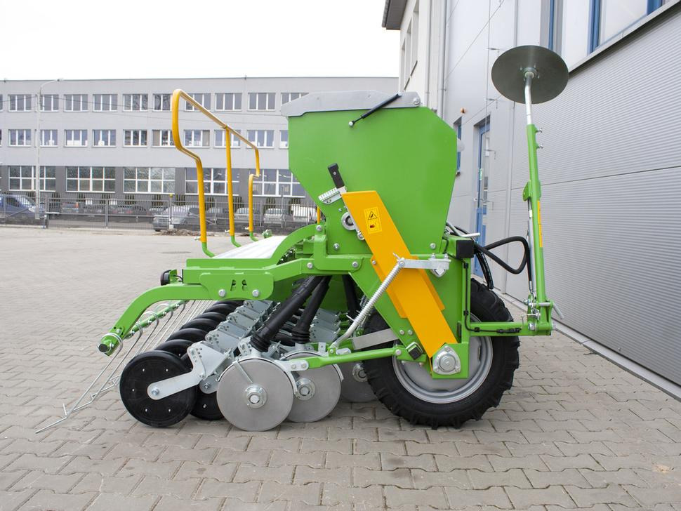 Bomet Drillmaschine / Seeder / Semoir / Seminatrice / Sembradora / Сеялка / Siewnik 3 m - Сеялка: фото 3 Bomet Drillmaschine / Seeder / Semoir / Seminatrice / Sembradora / Сеялка / Siewnik 3 m - Сеялка: фото 3