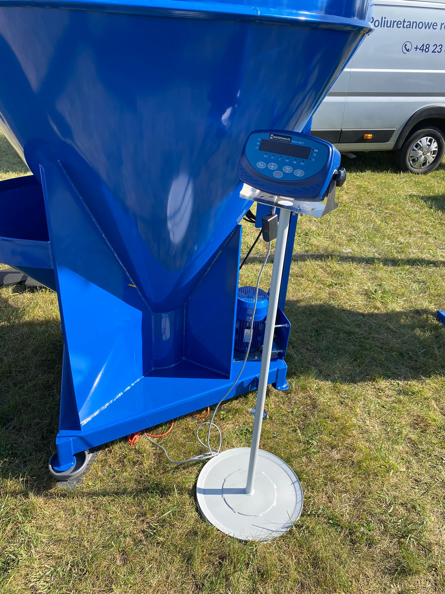 Новый Инвентарь для животноводства Dozamech Getreidemischanlage / Feed mixer / Melangeuse de fourrage / Miscelatore di mangime / Кормосмеситель / Mieszalnik H-033/2 1000 kg: фото 6
