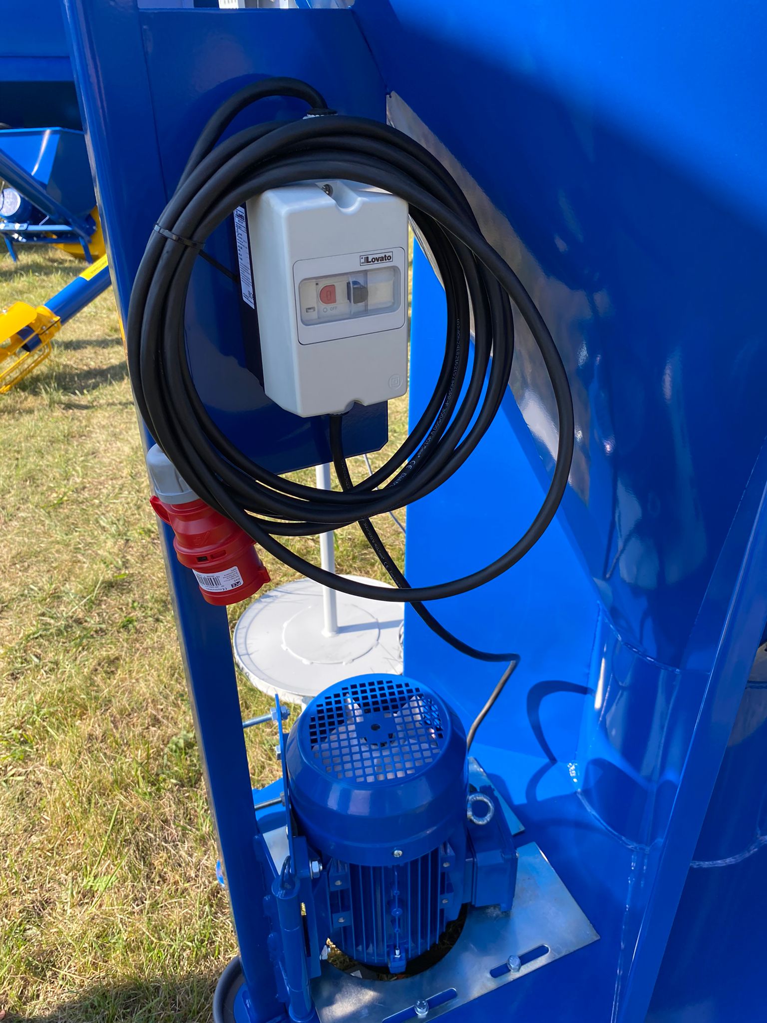 Новый Инвентарь для животноводства Dozamech Getreidemischanlage / Feed mixer / Melangeuse de fourrage / Miscelatore di mangime / Кормосмеситель / Mieszalnik H-033/2 1000 kg: фото 7