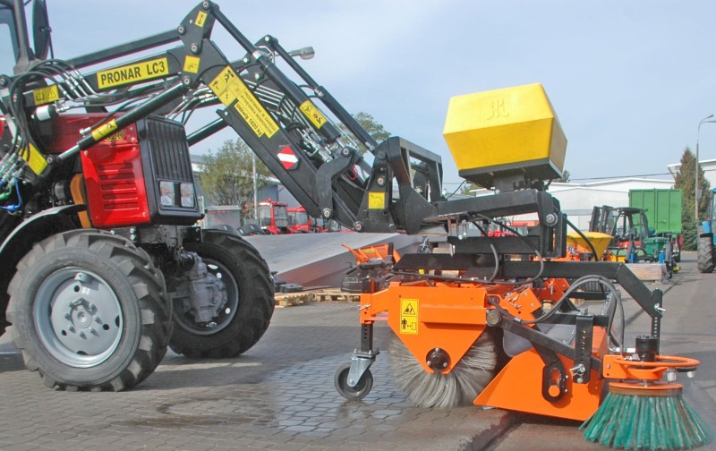 PRONAR Kehrmaschine / Sweeper / Balayeuse / Barredora / Spazzatrice / Подметальная машина / Zamiatarka 1,6 m - Щетка для Сельскохозяйственной техники: фото 2 PRONAR Kehrmaschine / Sweeper / Balayeuse / Barredora / Spazzatrice / Подметальная машина / Zamiatarka 1,6 m - Щетка для Сельскохозяйственной техники: фото 2