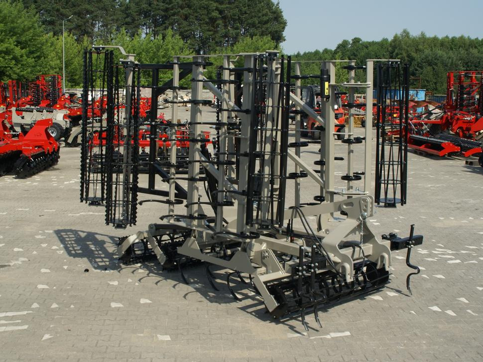 ROLEX Saatbettkombination / Hydraulically cultivator / Vibroculteur / Aggregato di coltivazione / Почвообрабатывающий гидравлический складывающийся агрегат / Agregat uprawowy hydraulicznie składany - Культиватор: фото 2 ROLEX Saatbettkombination / Hydraulically cultivator / Vibroculteur / Aggregato di coltivazione / Почвообрабатывающий гидравлический складывающийся агрегат / Agregat uprawowy hydraulicznie składany - Культиватор: фото 2