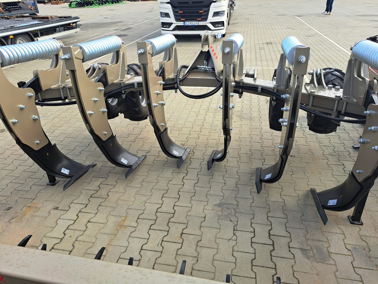 ROLEX Tiefenlockerer / Subsoiler / Décompacteur / Subsolador / Dissodatori / Глубокорыхлитель тип V / Głębosz typ V 3 m - Глубокорыхлитель: фото 3 ROLEX Tiefenlockerer / Subsoiler / Décompacteur / Subsolador / Dissodatori / Глубокорыхлитель тип V / Głębosz typ V 3 m - Глубокорыхлитель: фото 3