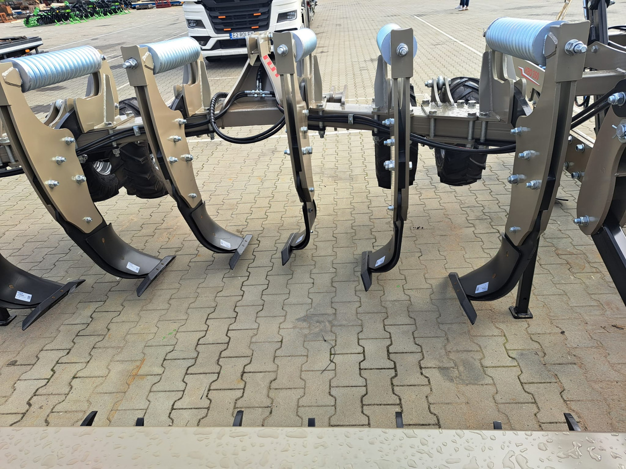 ROLEX Tiefenlockerer / Subsoiler / Décompacteur / Subsolador / Dissodatori / Глубокорыхлитель тип V / Głębosz typ V 3 m - Глубокорыхлитель: фото 4 ROLEX Tiefenlockerer / Subsoiler / Décompacteur / Subsolador / Dissodatori / Глубокорыхлитель тип V / Głębosz typ V 3 m - Глубокорыхлитель: фото 4