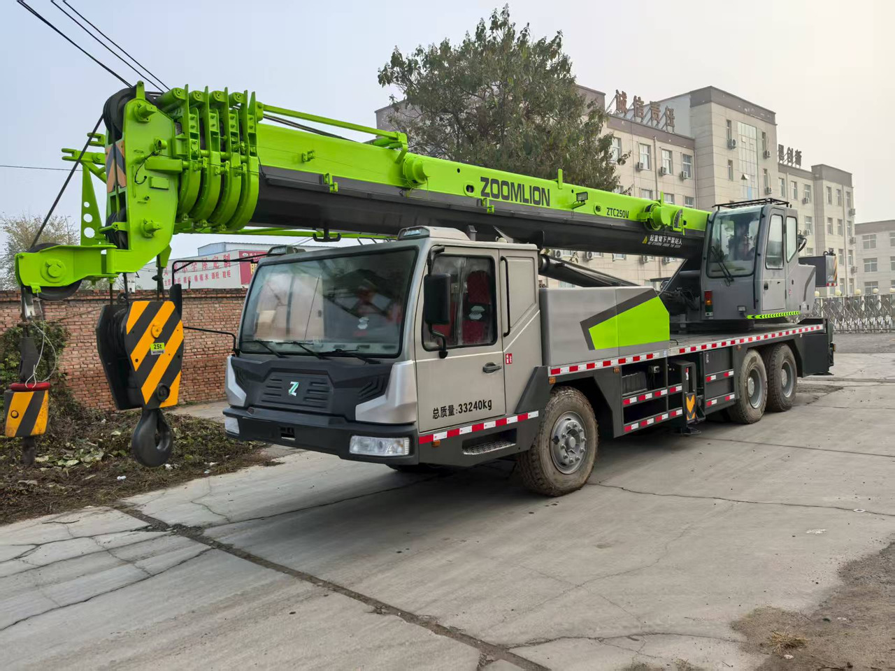 ZOOMLION ZTC250V - Мобильный кран: фото 1 ZOOMLION ZTC250V - Мобильный кран: фото 1