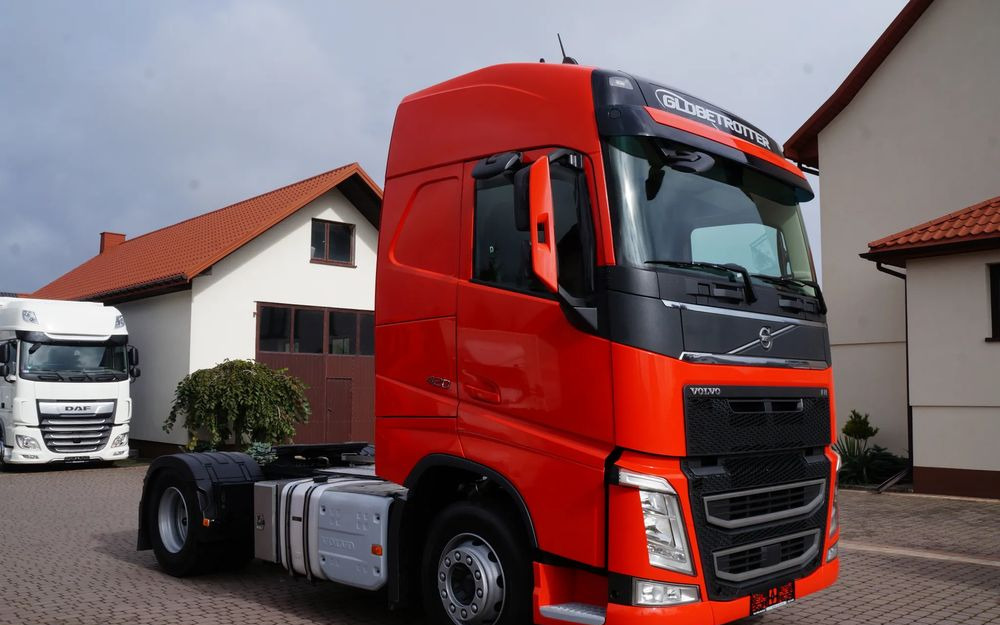 Volvo FH 4 EURO 6 GLOBETROTTER NISKI PRZEBIEG PEŁEN SERWIS - Тягач: фото 2 Volvo FH 4 EURO 6 GLOBETROTTER NISKI PRZEBIEG PEŁEN SERWIS - Тягач: фото 2