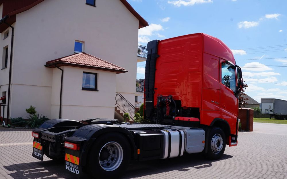 Volvo FH 4 EURO 6 GLOBETROTTER NISKI PRZEBIEG PEŁEN SERWIS - Тягач: фото 4 Volvo FH 4 EURO 6 GLOBETROTTER NISKI PRZEBIEG PEŁEN SERWIS - Тягач: фото 4