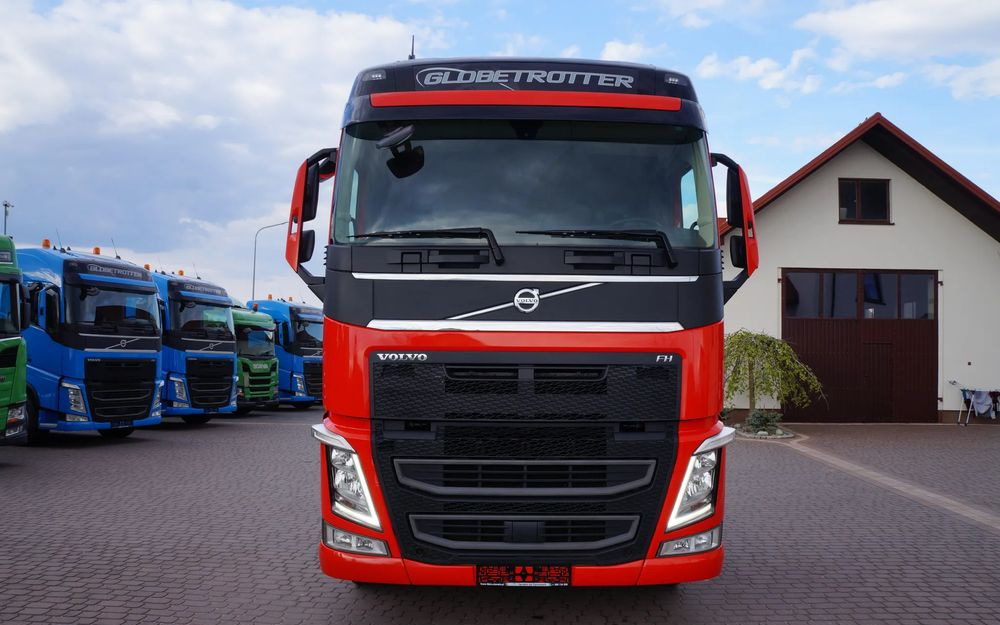 Volvo FH 4 EURO 6 GLOBETROTTER NISKI PRZEBIEG PEŁEN SERWIS - Тягач: фото 2 Volvo FH 4 EURO 6 GLOBETROTTER NISKI PRZEBIEG PEŁEN SERWIS - Тягач: фото 2