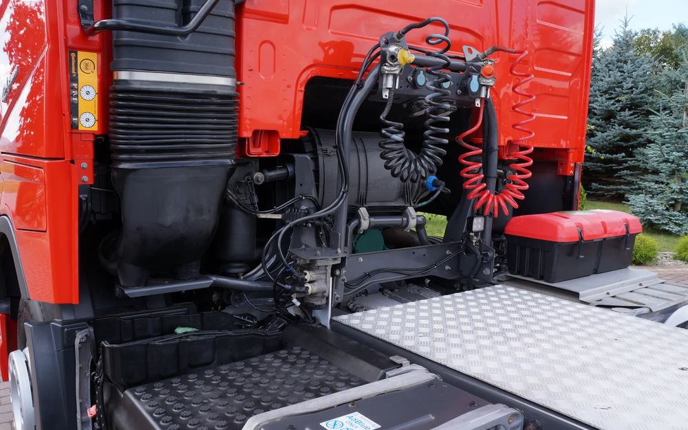 Volvo FH 4 EURO 6 GLOBETROTTER NISKI PRZEBIEG PEŁEN SERWIS - Тягач: фото 5 Volvo FH 4 EURO 6 GLOBETROTTER NISKI PRZEBIEG PEŁEN SERWIS - Тягач: фото 5