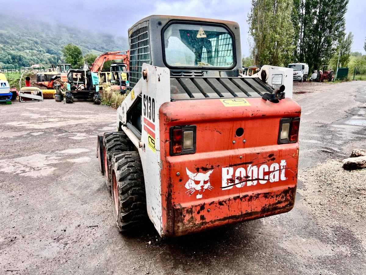Bobcat S130 Chargeuse Compact - Мини-погрузчик с бортовым поворотом: фото 3 Bobcat S130 Chargeuse Compact - Мини-погрузчик с бортовым поворотом: фото 3