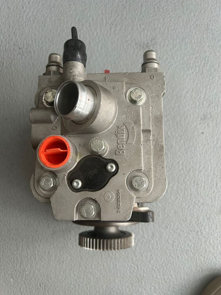 MERCEDES-BENZ KNORR-BREMSE-BENDIX- A0011304515 - Пневмокомпрессор: фото 2 MERCEDES-BENZ KNORR-BREMSE-BENDIX- A0011304515 - Пневмокомпрессор: фото 2