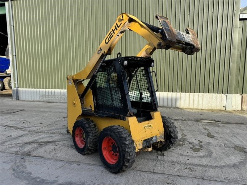 Gehl R165 Skid Steer - Мини-погрузчик с бортовым поворотом: фото 5 Gehl R165 Skid Steer - Мини-погрузчик с бортовым поворотом: фото 5