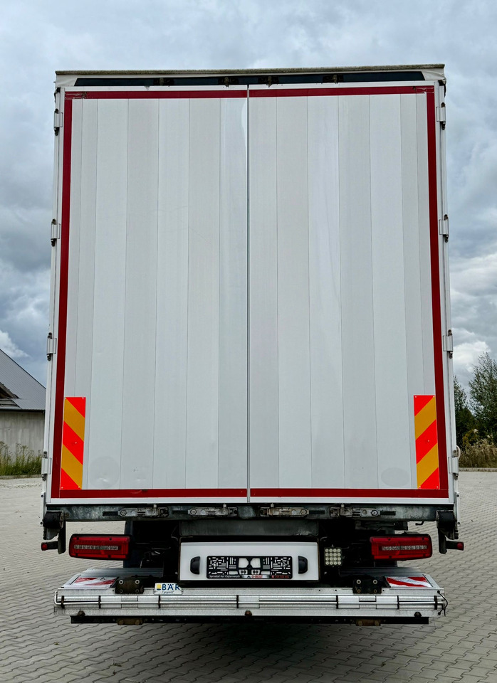 MAN MAN TGM 18.320 ROK PRODUKCJI 2020 NUMER VIN WMAN18ZZ6LY407218 PRZEBIEG 590 TYŚ KM ABS KLIMATYZACJA EL.SZYBY EL.LUSTERKA WIELOFUNKCYJNA KIEROWNICA LODÓWKA KABINA SYPIALNA DWA ŁÓŻKA OGRZEWANIE POSTOJO - Тентованный грузовик: фото 4 MAN MAN TGM 18.320 ROK PRODUKCJI 2020 NUMER VIN WMAN18ZZ6LY407218 PRZEBIEG 590 TYŚ KM ABS KLIMATYZACJA EL.SZYBY EL.LUSTERKA WIELOFUNKCYJNA KIEROWNICA LODÓWKA KABINA SYPIALNA DWA ŁÓŻKA OGRZEWANIE POSTOJO - Тентованный грузовик: фото 4