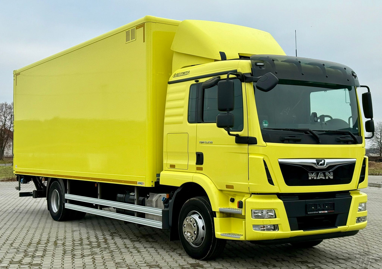 MAN TGM 15.250 / IZOTERMA / WINDA / 18 EUROPALET / ŁADOWNOŚĆ 7 615 KG / 150 TYŚ KM / AUTOMAT / JAK NOWY / 2020 ROK / KONTENER - Изотермический грузовик: фото 1 MAN TGM 15.250 / IZOTERMA / WINDA / 18 EUROPALET / ŁADOWNOŚĆ 7 615 KG / 150 TYŚ KM / AUTOMAT / JAK NOWY / 2020 ROK / KONTENER - Изотермический грузовик: фото 1