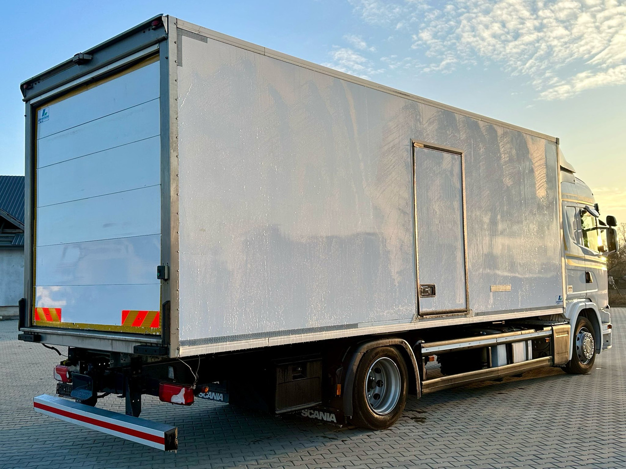 SCANIA G360 / IZOTERMA / 6.8 M DŁUGOŚCI / AUTOMAT / CAŁA NA PODUSZKACH / KLIMA POSTOJOWA / ELEKTRYCZNA ROLETA TYŁ / SYPIALKA - Изотермический грузовик: фото 3 SCANIA G360 / IZOTERMA / 6.8 M DŁUGOŚCI / AUTOMAT / CAŁA NA PODUSZKACH / KLIMA POSTOJOWA / ELEKTRYCZNA ROLETA TYŁ / SYPIALKA - Изотермический грузовик: фото 3