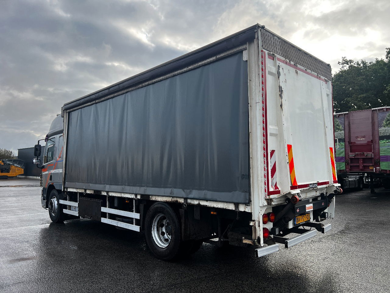 DAF CF 75.250 SC, Euro 5 - Тентованный грузовик: фото 4 DAF CF 75.250 SC, Euro 5 - Тентованный грузовик: фото 4