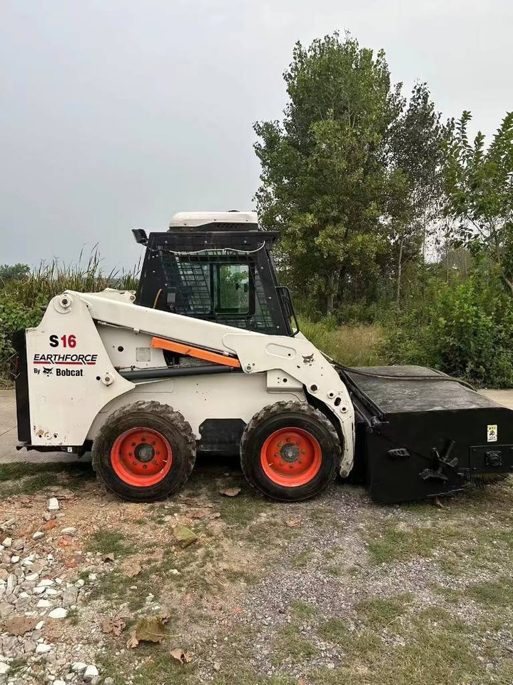 Bobcat S 16 - Мини-погрузчик с бортовым поворотом: фото 5 Bobcat S 16 - Мини-погрузчик с бортовым поворотом: фото 5
