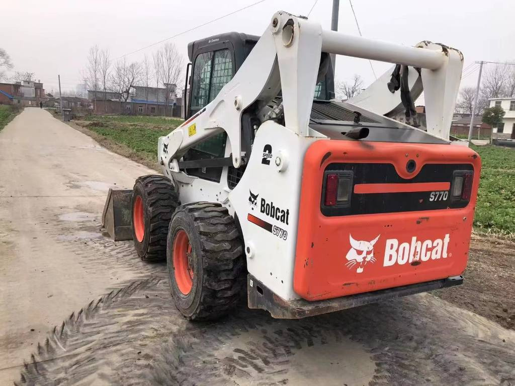 Bobcat S 770 - Мини-погрузчик с бортовым поворотом: фото 2 Bobcat S 770 - Мини-погрузчик с бортовым поворотом: фото 2
