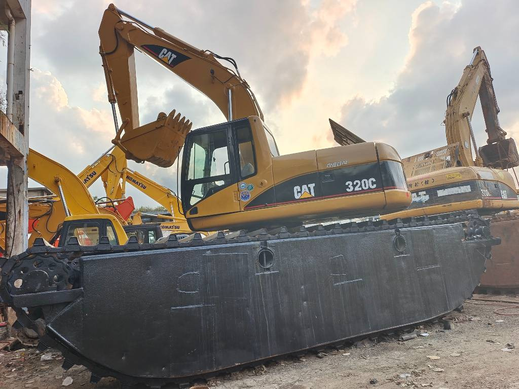 CAT 320 C - Водный экскаватор: фото 1 CAT 320 C - Водный экскаватор: фото 1