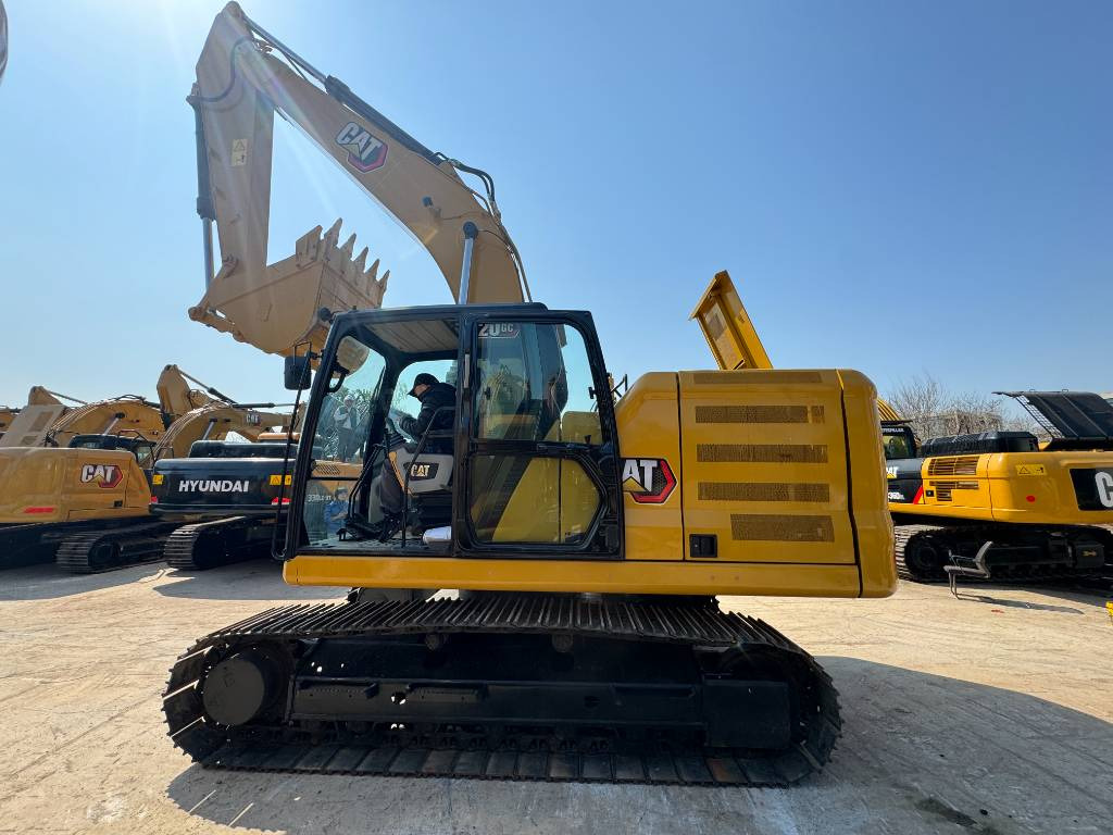 Гусеничный экскаватор CAT 320 GC: фото 1
