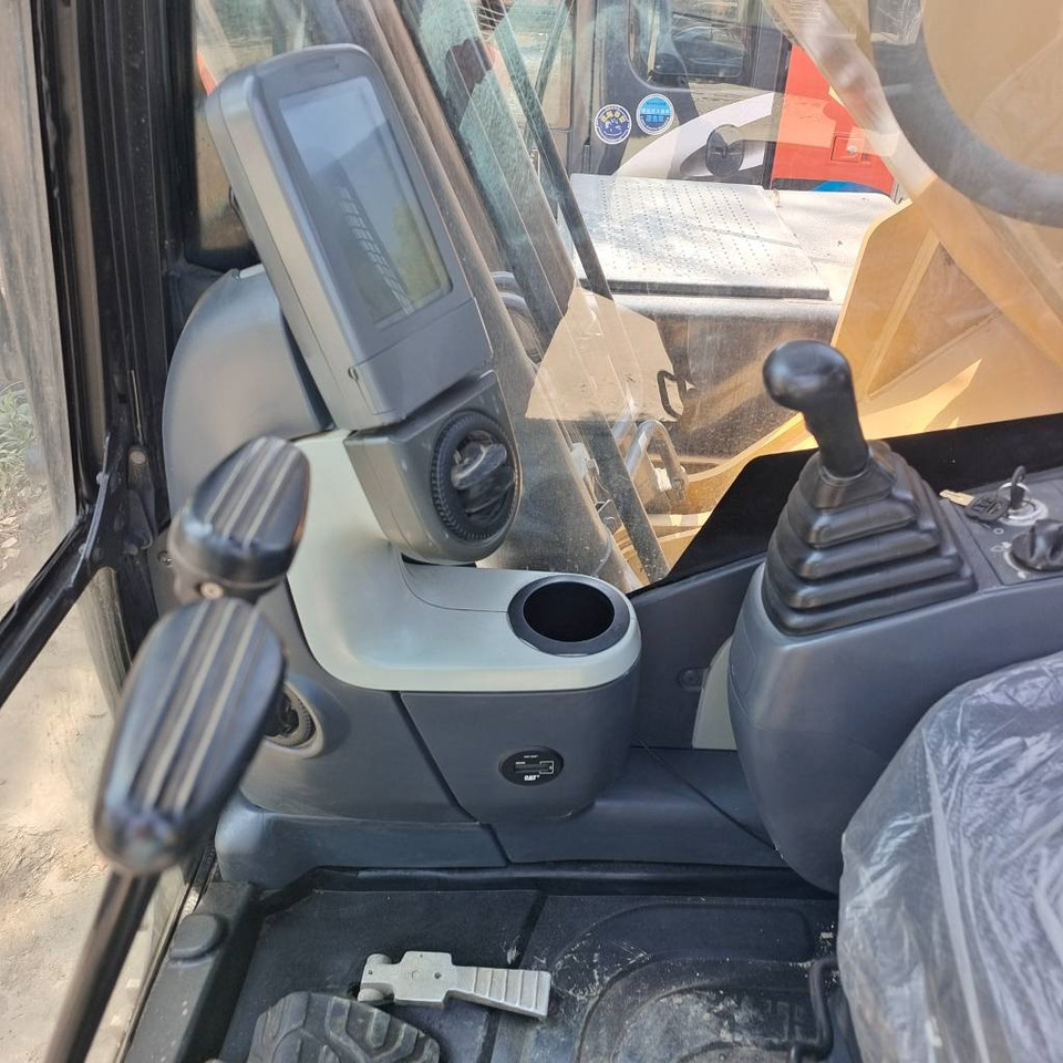 CAT 320D2 - Гусеничный экскаватор: фото 2 CAT 320D2 - Гусеничный экскаватор: фото 2