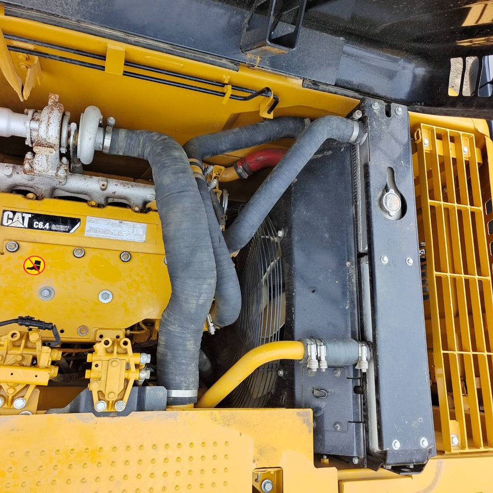 Гусеничный экскаватор CAT 320D2: фото 15