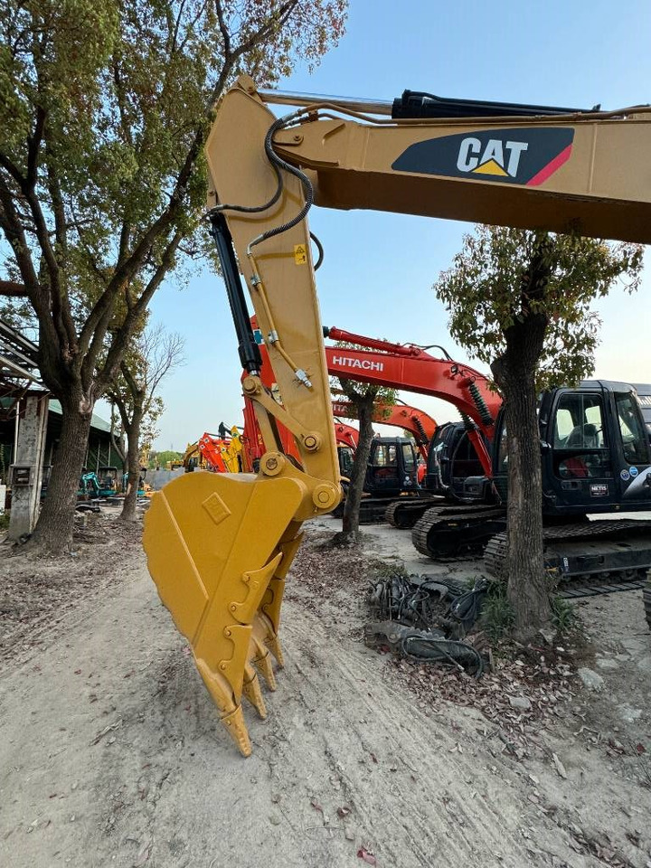CAT 320D2L - Гусеничный экскаватор: фото 3 CAT 320D2L - Гусеничный экскаватор: фото 3