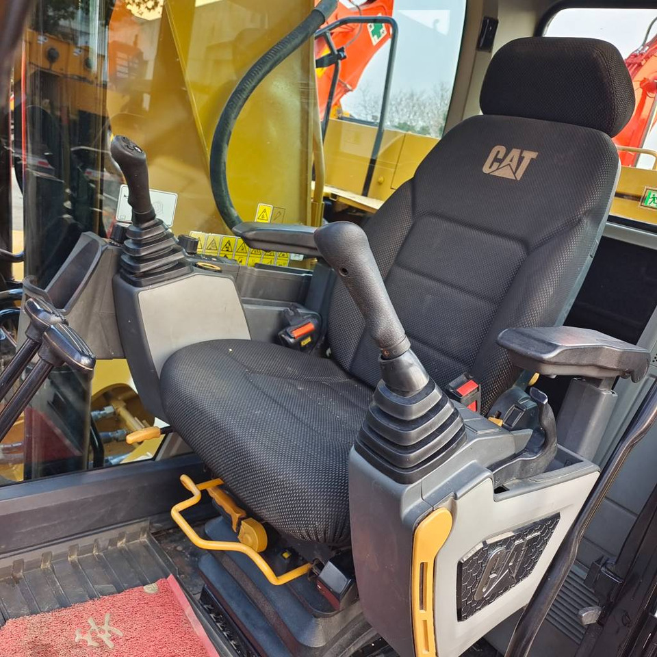 CAT 320GC - Гусеничный экскаватор: фото 3 CAT 320GC - Гусеничный экскаватор: фото 3