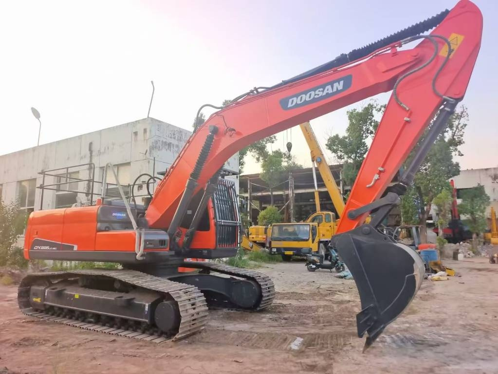 Doosan DX 225 LC - Гусеничный экскаватор: фото 1 Doosan DX 225 LC - Гусеничный экскаватор: фото 1