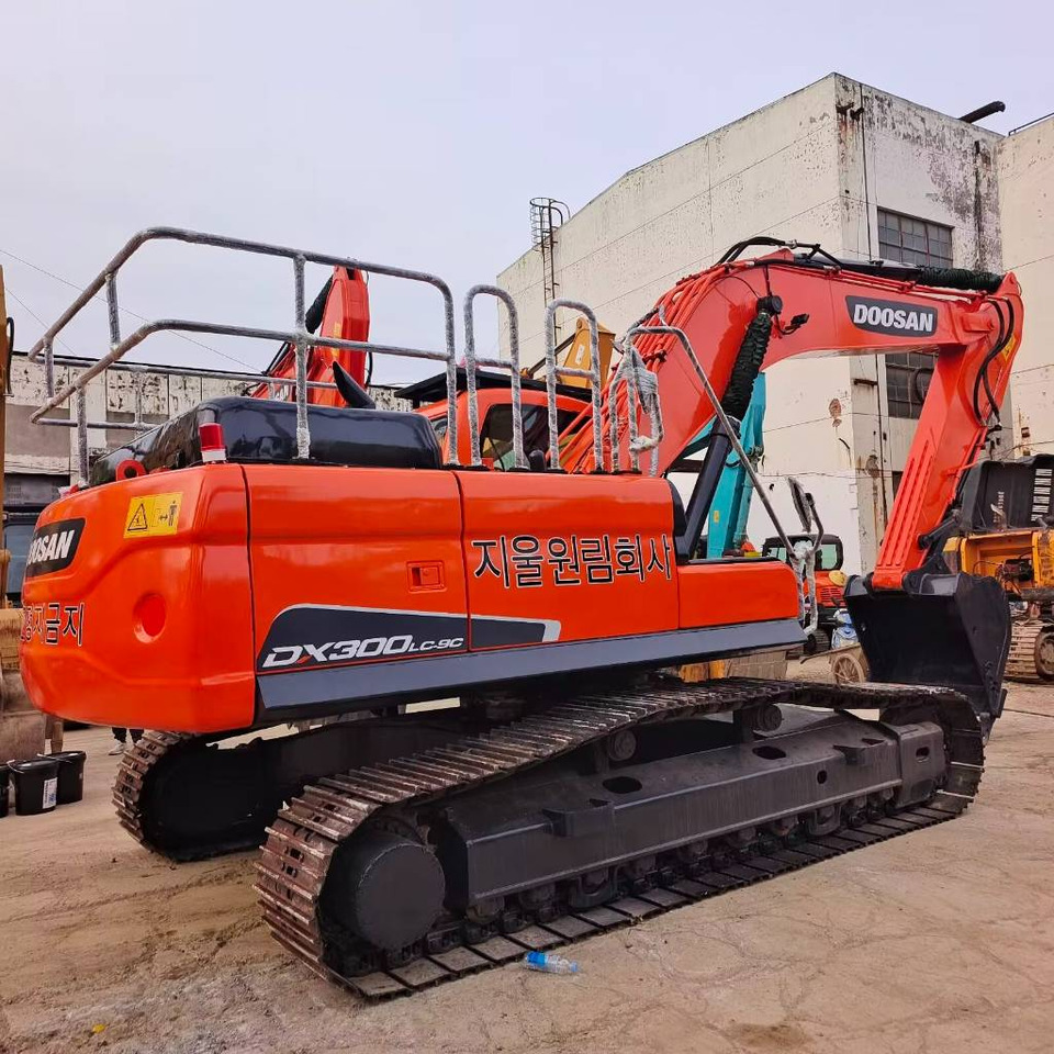 Doosan DX 300 - Гусеничный экскаватор: фото 1 Doosan DX 300 - Гусеничный экскаватор: фото 1