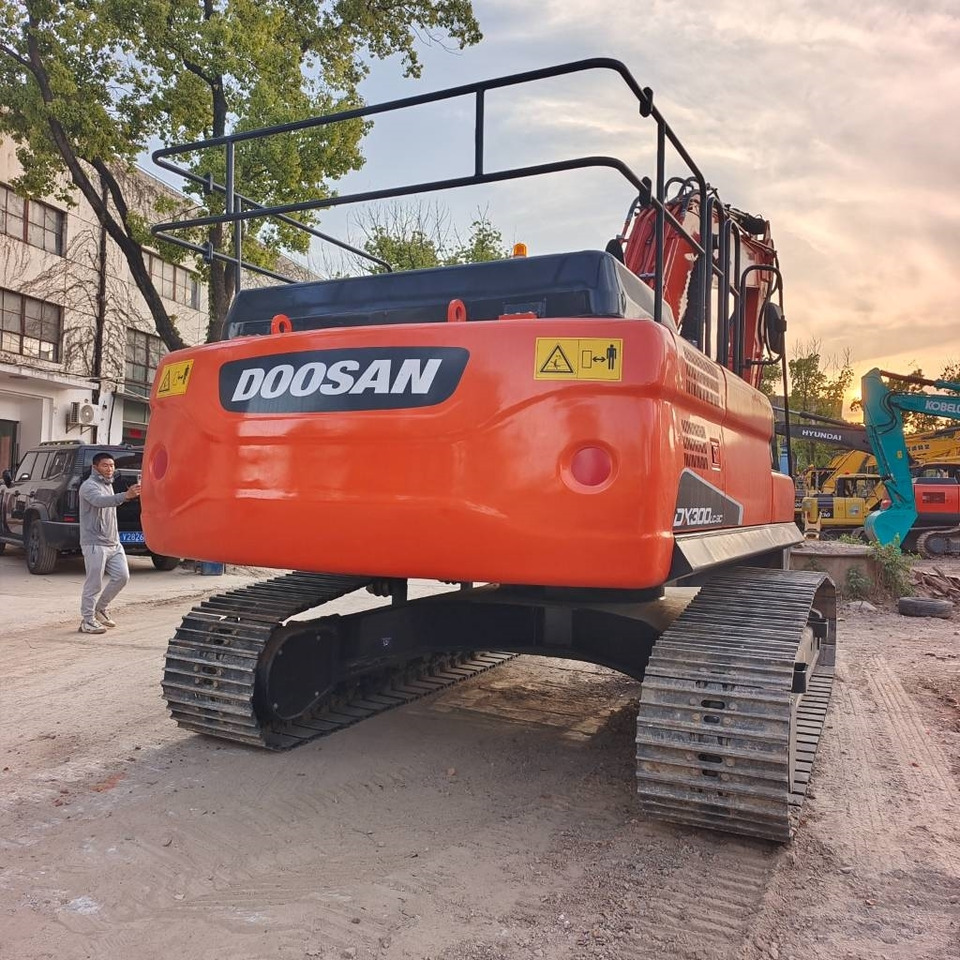 Doosan DX300 - Гусеничный экскаватор: фото 4 Doosan DX300 - Гусеничный экскаватор: фото 4