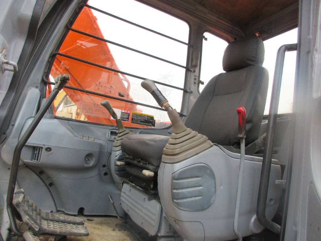 Гусеничный экскаватор Hitachi EX 120-3: фото 17