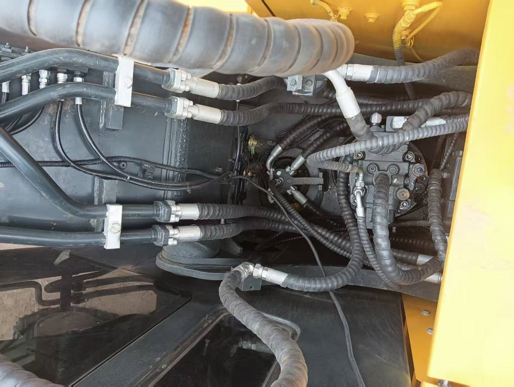 Hyundai 220 LC-9S - Гусеничный экскаватор: фото 2 Hyundai 220 LC-9S - Гусеничный экскаватор: фото 2