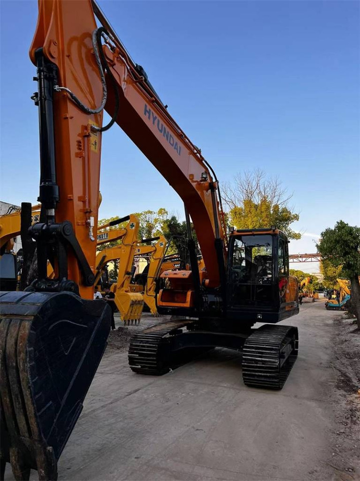 Hyundai 220LC-9S - Гусеничный экскаватор: фото 1 Hyundai 220LC-9S - Гусеничный экскаватор: фото 1