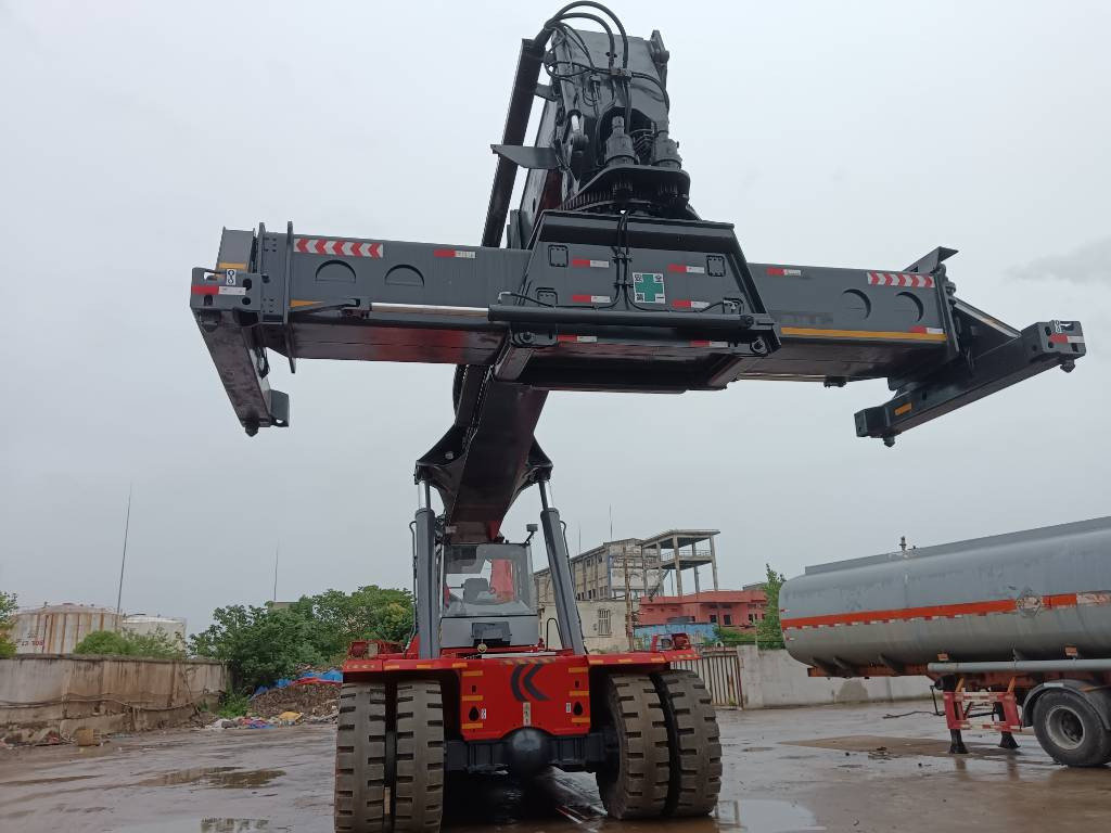 Kalmar DRF 450 - Ричстакер: фото 4 Kalmar DRF 450 - Ричстакер: фото 4