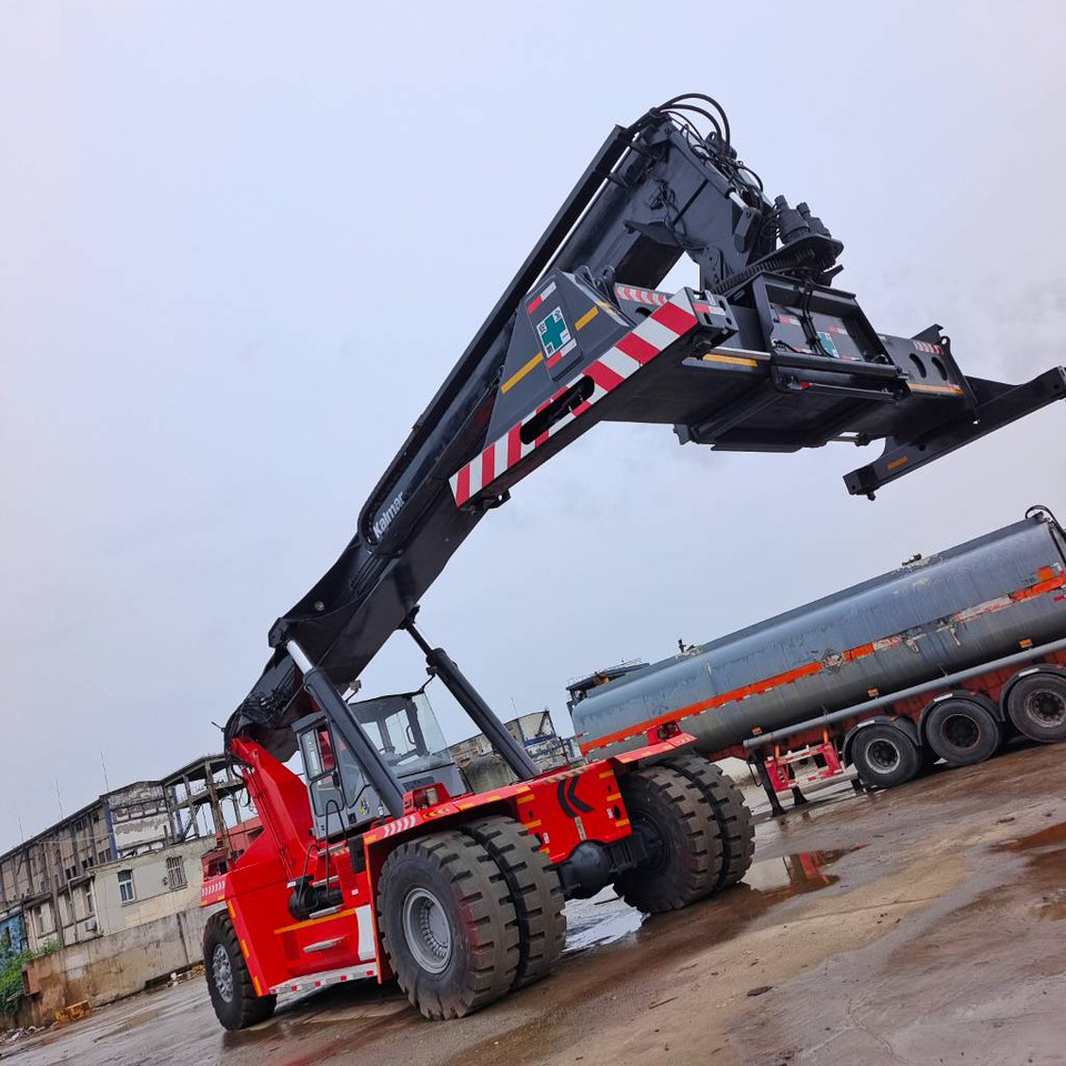 Kalmar DRF 450 - Ричстакер: фото 3 Kalmar DRF 450 - Ричстакер: фото 3